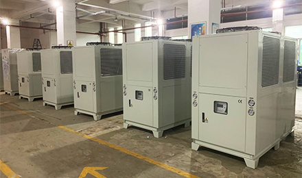 不會選冷水機設(shè)備？可以到玖一瞧瞧